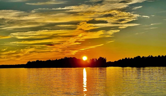 Private West-Facing Lakeside Retreat - Stunning Shoreline & Sunsets