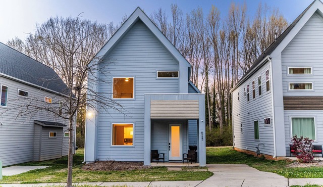 Quiet Charlotte Home, Sleeps 8, Near Uptown