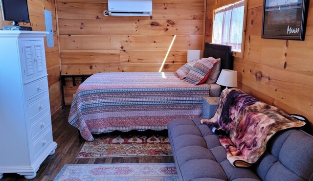 Quiet Get-a-Way Cottage at The Retriever Retreat