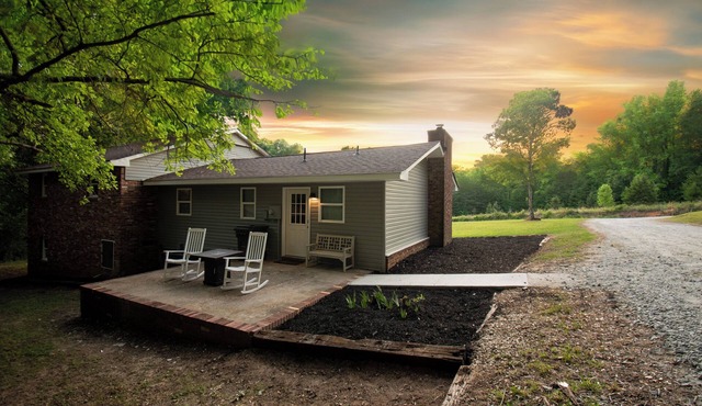 Quiet house in the country, walking distance to Stewarts fishing pond