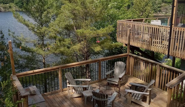 R & R Retreat on Five Mile Bay - Only 9 minutes from Parry Sound.