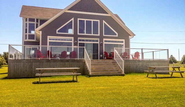 Red Fox Retreat - Large Luxury Waterfront Cottage, great views