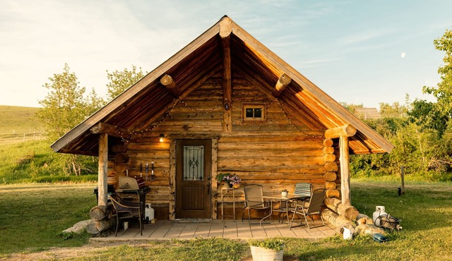 Red's Cabin- Your cosy farm getaway 5 minutes from Pincher Creek