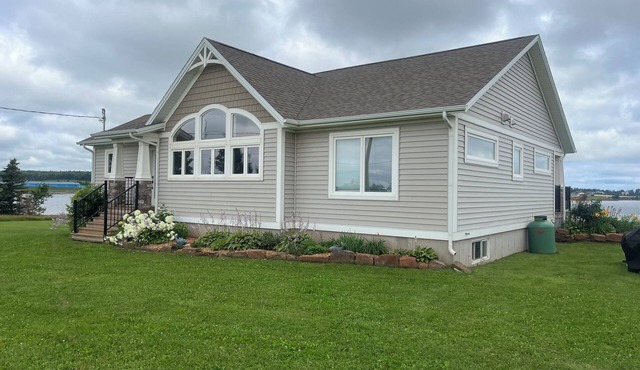 Relax overlooking the beautiful New London Bay in our 3 bed, 2 bath cottage