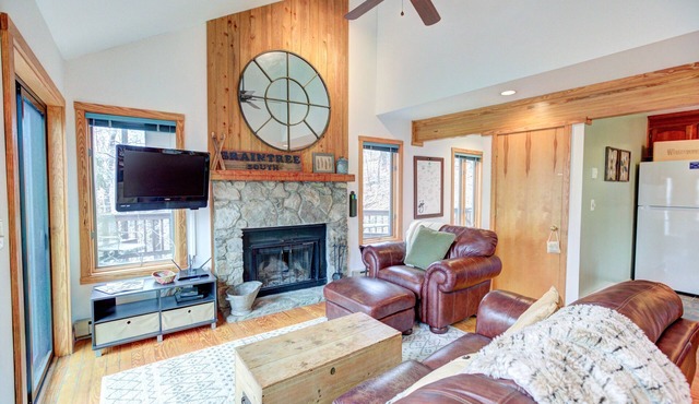 Relaxing 3 bdrm Mountain Cabin on Wintergreen Resort
