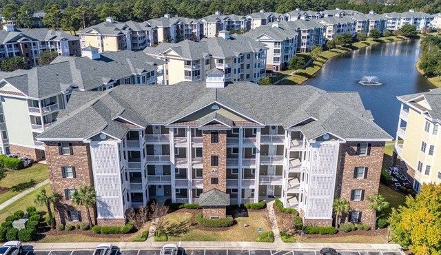 Renovated 3BR · Lakeside Pool · Pet-Friendly
