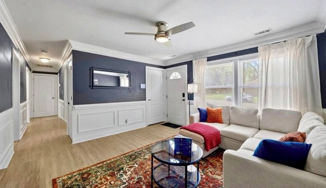 Renovated 3BR Near Uptown, Airport & Stadium