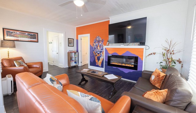 Renovated Bungalow 1 Block from Downtown Seneca! 7 miles from Clemson!