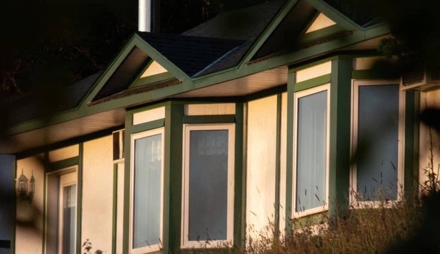 Renovated chalet for rent in front of the lake