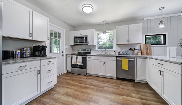 Renovated House on Robinson, 17 mins to Uptown!