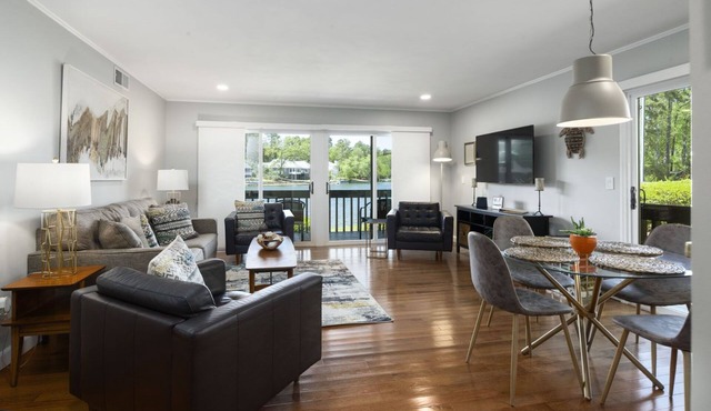 Renovated, Lakefront, Pinehurst #5, Ground Level, 2BR, 2BA, Pool, WiFi, Cable