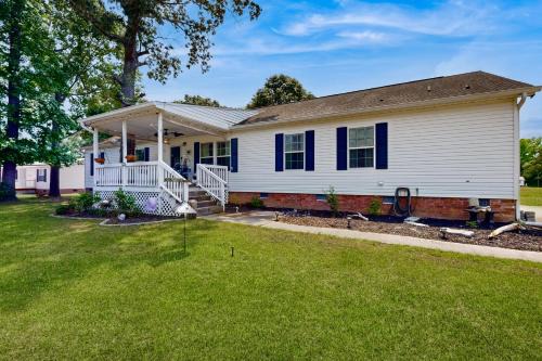Renovated Retreat w/Private Pool & Hot Tub