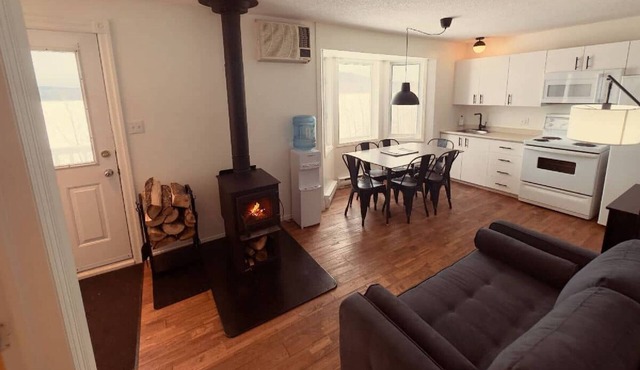 Rental of renovated cottages facing the lake with a magnificent terrace