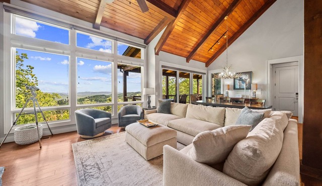Resort Home–Scenic Views-Whispering Ridge Estate