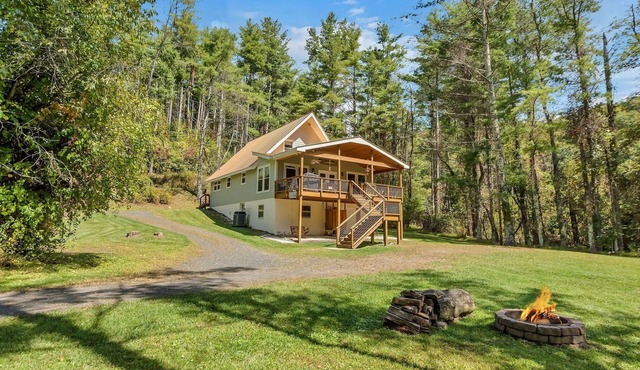 Retriever Beach - New River-frontage with Your Own Private Beach! Fire Pits - Games and More!