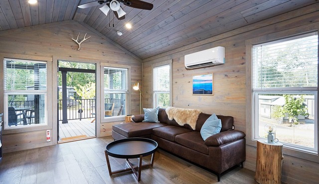 River View Cabin with Hot Tub