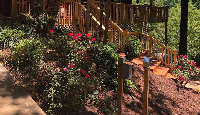 River with private beach, wineries, hot tub, and a great place for celebrations.