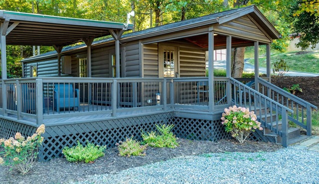 Riverfront Vintage Cabin w/ Hot Tub, Kitchenette