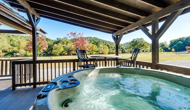 Riverfront Vintage Cabin w/ Hot Tub, Full Kitchen