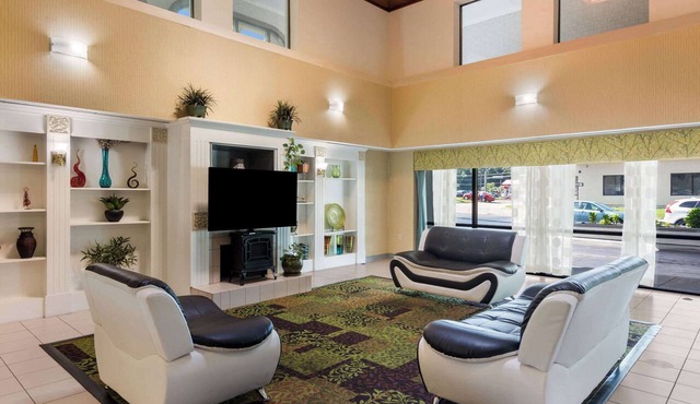 Rodeway Inn At Fort Lee