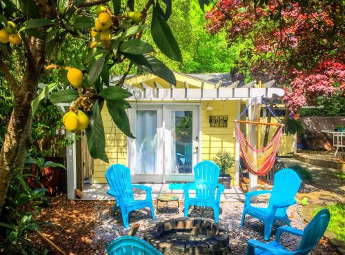 Romantic Beach Style Cottage close to everything!