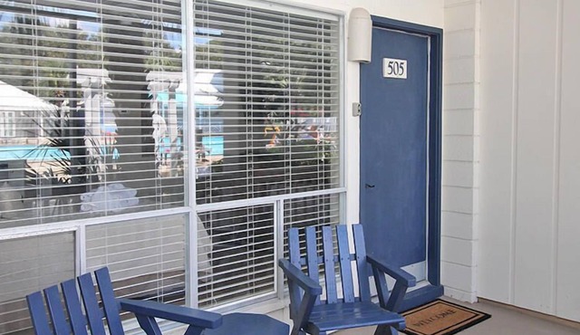 Romantic Centrally Located Suite Steps from Beach Club, Sandbar, & Tennis