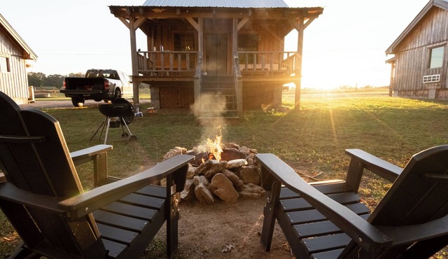 Romantic Creekside Cabin, Fire Pit + Stargazing