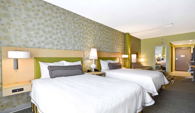 Roomy Studio Near Miracle Park – Perfect for Group Outings | Near Carowinds Park