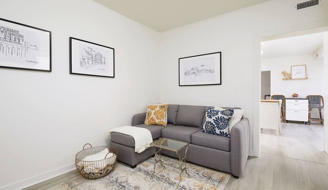 Rosemont Oasis 1BR 2BA near Metro