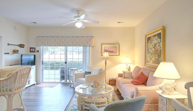 Royal Poste First Floor Pet-Friendly 2 Bedroom Retreat in Sunset Beach
