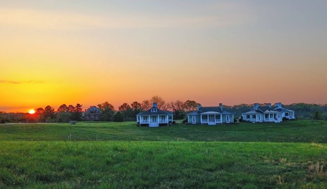 Rural and charming 2-bedroom cottage near H-SC and Longwood