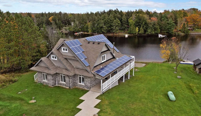 Sandy Beach Muskoka 4 Beds Cottage
