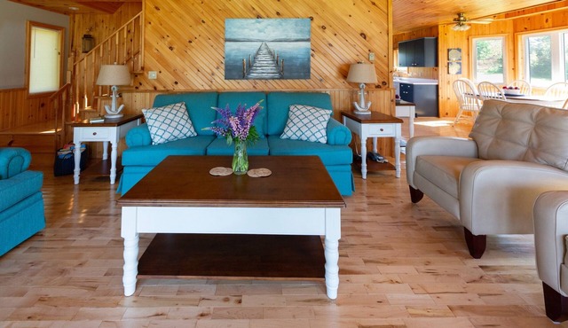 Sandy Days Beach House - Private Waterfront Property