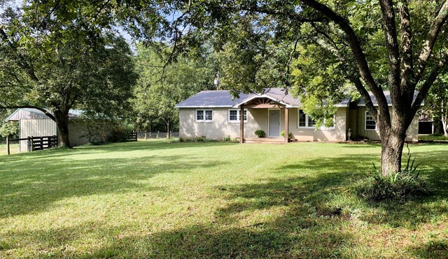 SC Farmstead Cottage with modern amenities, farm views, and equine visitors