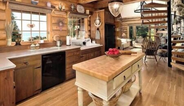Secluded 1200' beachfront private 64 acre log home