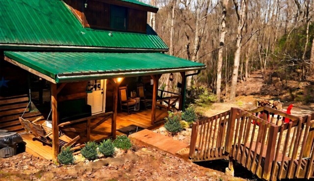 Secluded 1BR Cabin with Hot Tub, Wifi and Onsite Fishing