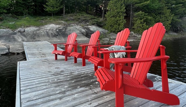 Secluded Lakeside Cottage in Beautiful Whitestone