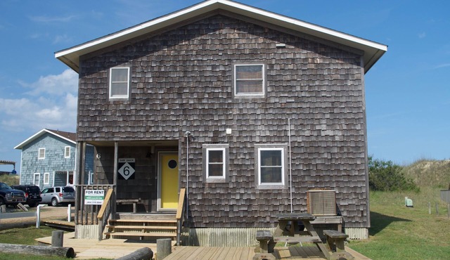 Semi-Oceanfront cottage, no streets to cross, fantastic location, dogs allowed.