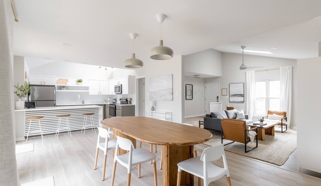 Serene home with all the comforts of a fully designed space- 3 🛏/2 🛁 House