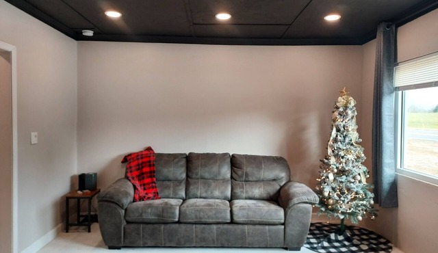 Serene Modern Space on a Pecan Grove near Historic Downtown Abbeville