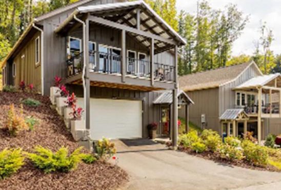 Serene Rustic Farmhouse Mountain Cottage (Sleeps 4)