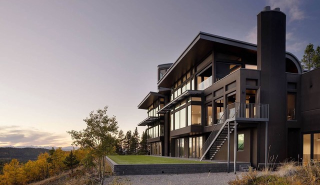 Silver Birch Vista: 160-Acre Mountain Retreat