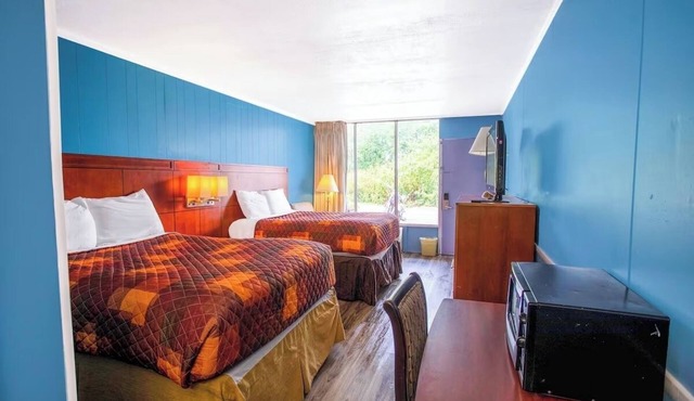 Simplify Travel with Convenient Room Near Piedmont Triad Airport