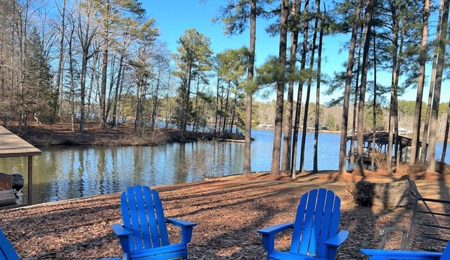 Simply Irresistible| Great Location! | 3 Night Minimum | Super Value!