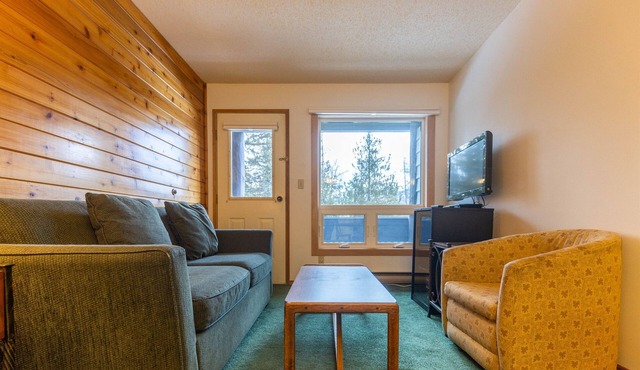 Ski In/Out Right to the Elk Chairlift