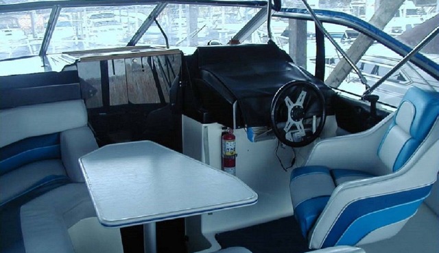Sleep in the cabin and cruise the Rideau Canal