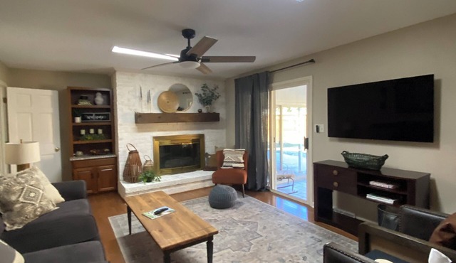 Sleeps 10 close to all attractions! BMSpeedWay, DT, Casino, Holston & Boone Lake