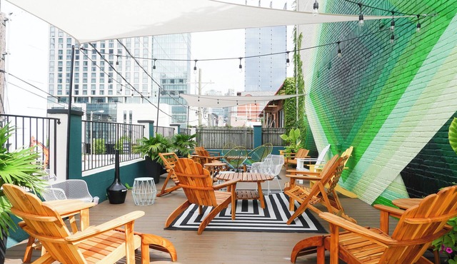 Sleeps 8, Boutique Suites Near Live Music & Dining | SoBro Guest House