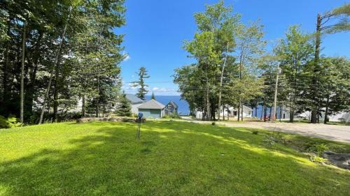 Slice of Heaven, steps to the beach