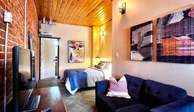 Small town motel-style stay - Unit 6
